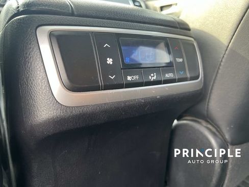 Used 2019 Toyota Highlander XLE AWD/4WD image 31