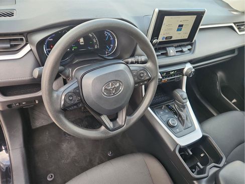 Used 2025 Toyota RAV4 XLE AWD/4WD image 10