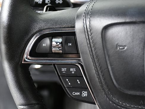 Used 2020 Lincoln Continental image 11