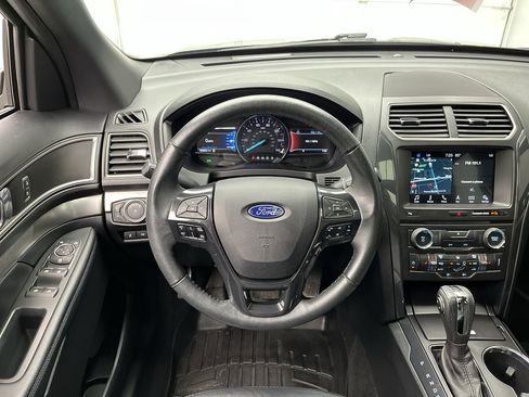 Used 2018 Ford Explorer XLT w/ Equipment Group 202A AWD/4WD image 16
