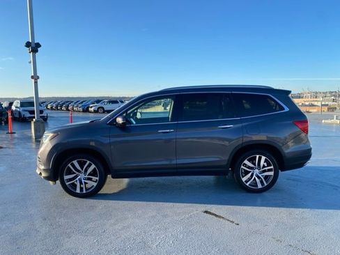 Used 2017 Honda Pilot Touring image 9