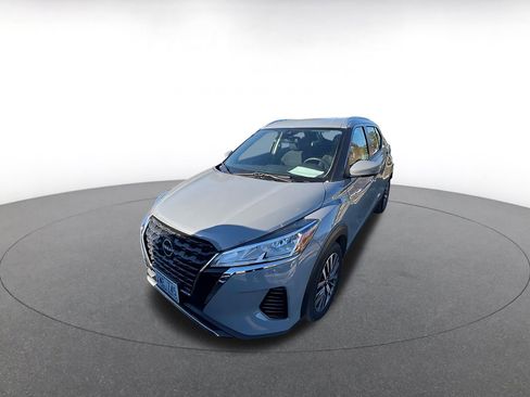 Used 2024 Nissan Kicks SV image 3