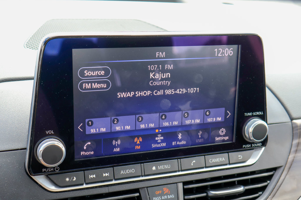 Used 2025 Nissan Altima 2.5 SV FWD image 3