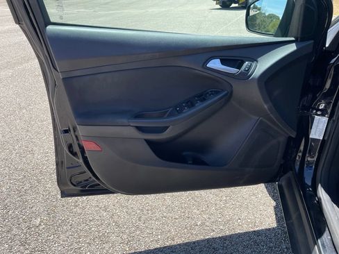 Used 2016 Ford Focus SE FWD image 14