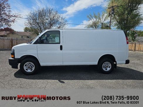 Used 2024 GMC Savana 2500 w/ Driver Convenience Package RWD image 4