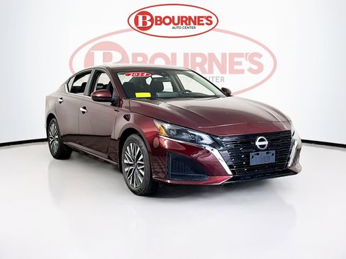 Used 2024 Nissan Altima 2.5 SV w/ SV Premium Package AWD/4WD image 1