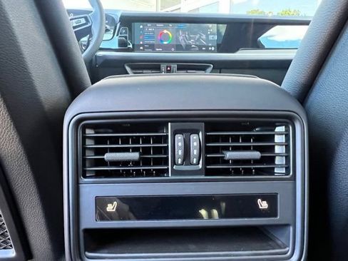 Used 2025 Porsche Cayenne E-Hybrid AWD/4WD image 28