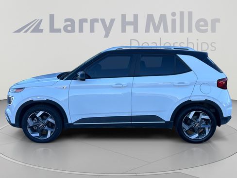 Certified 2024 Hyundai Venue Limited FWD image 3