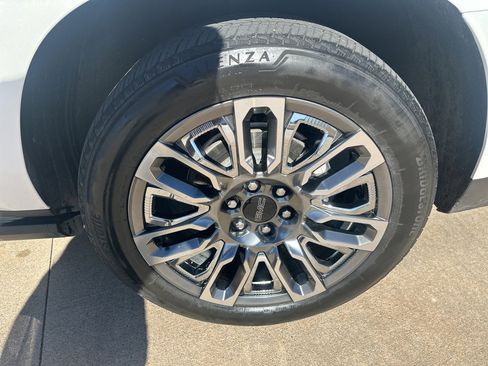 Used 2024 GMC Yukon XL Denali Ultimate image 10