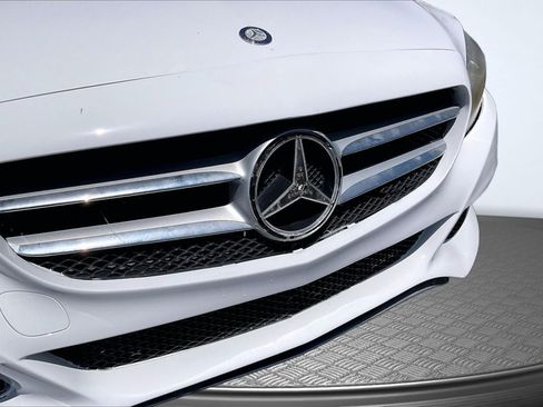 Used 2017 Mercedes-Benz C 300 Sedan image 28