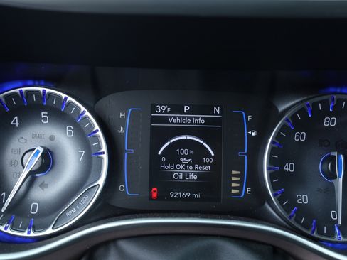 Used 2023 Chrysler Voyager LX image 18