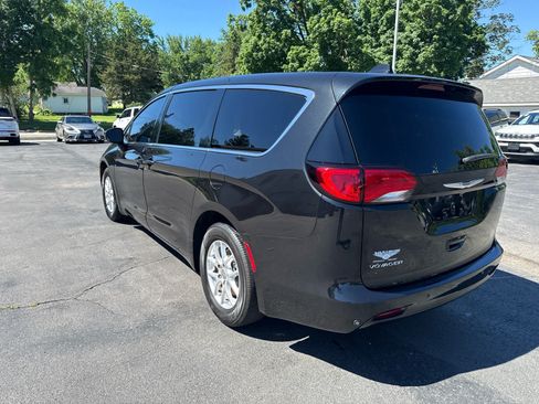 Used 2020 Chrysler Voyager LX FWD image 5