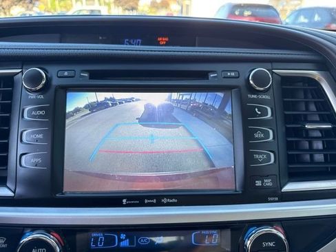 Used 2016 Toyota Highlander XLE AWD/4WD image 22