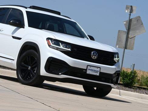 Used 2023 Volkswagen Atlas Cross Sport SEL R-Line AWD/4WD image 38