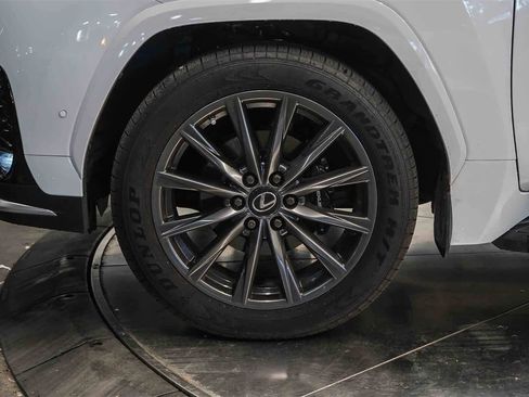 Used 2025 Lexus LX 700h F Sport image 9