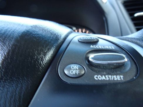 Used 2015 Nissan Pathfinder S image 30