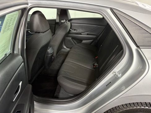 Used 2021 Hyundai Elantra SEL image 28