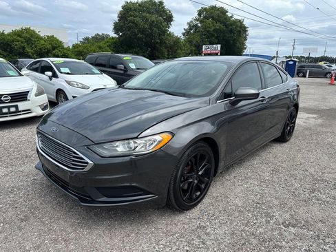 Used 2017 Ford Fusion SE w/ Equipment Group 201A FWD image 3
