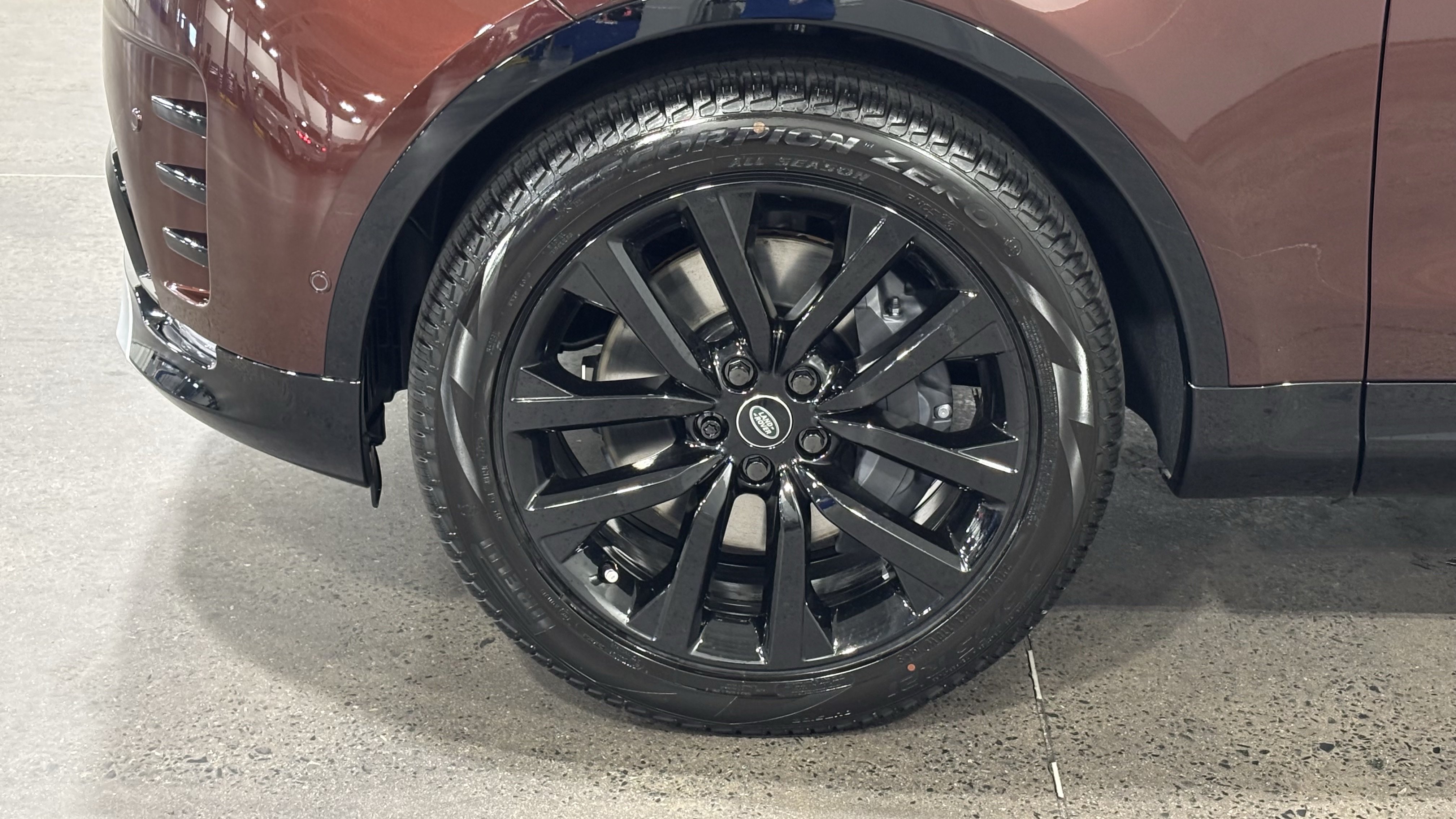 New 2026 Land Rover Discovery Limited Edition AWD/4WD image 10