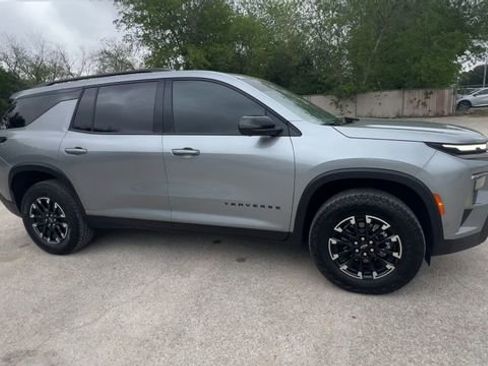 Used 2025 Chevrolet Traverse Z71 w/ Enhanced Driving Package image 8