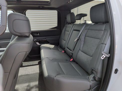 Used 2025 Toyota Tundra Limited AWD/4WD image 31
