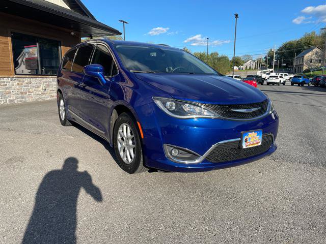 Used 2020 Chrysler Pacifica Touring-L FWD image 10