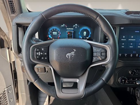 Used 2025 Ford Bronco Badlands AWD/4WD image 14