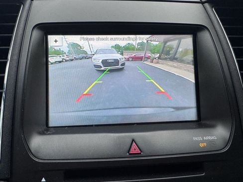 Used 2018 Ford Taurus SEL w/ Equipment Group 201A FWD image 8