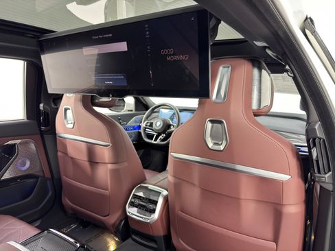 Used 2023 BMW i7 xDrive60 w/ Executive Package 2 image 48