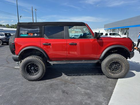 Used 2024 Ford Bronco Black Diamond AWD/4WD image 3