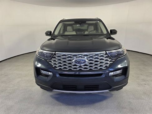 Used 2023 Ford Explorer Platinum w/ Technology Package image 2