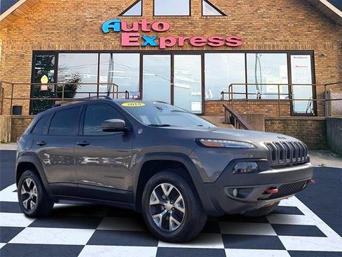 Used 2018 Jeep Cherokee Trailhawk image 1