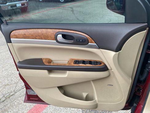 Used 2010 Buick Enclave CXL image 30
