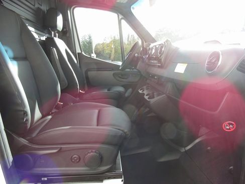 New 2025 Mercedes-Benz Sprinter 4500 image 16