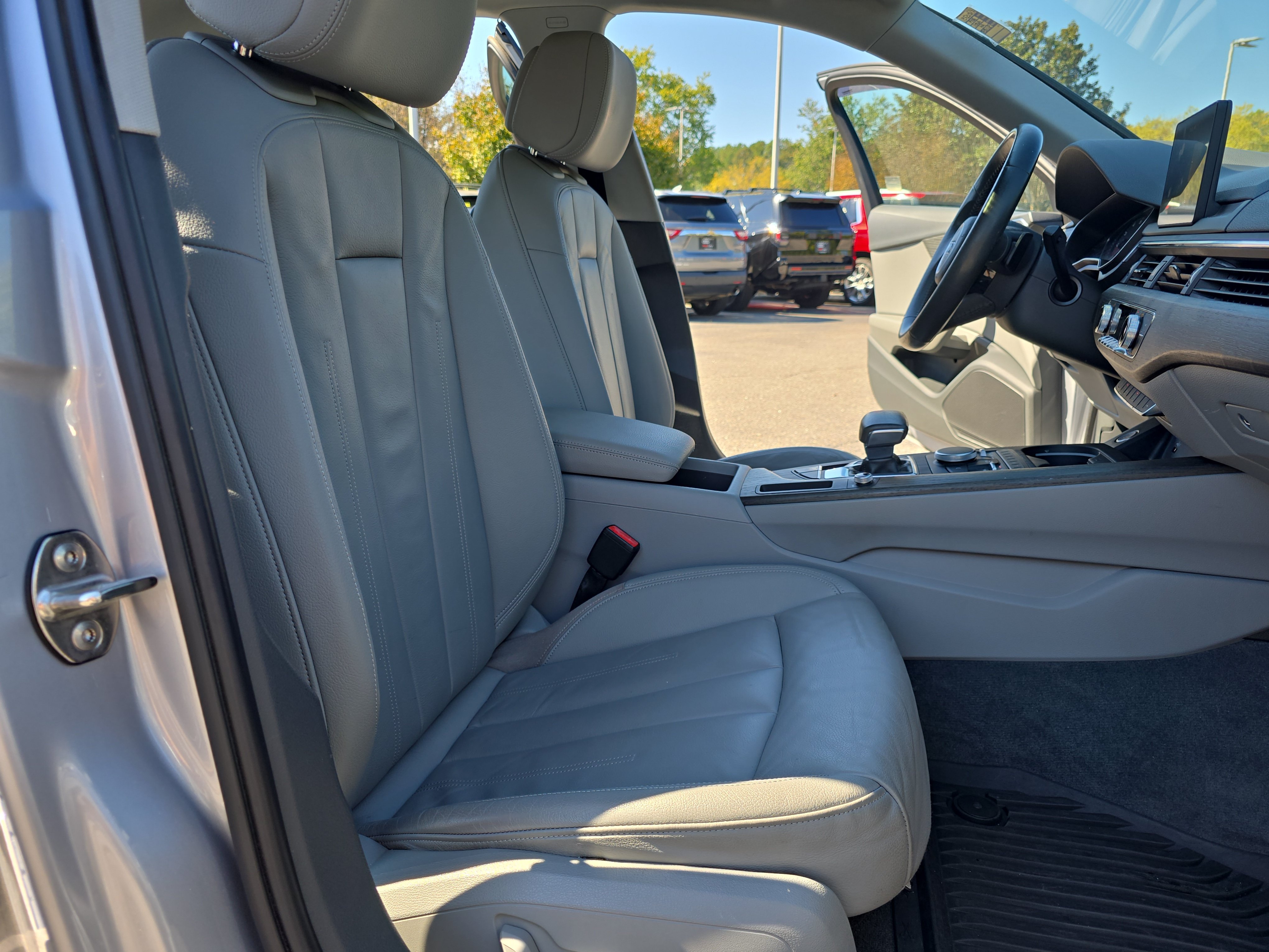 Used 2019 Audi A4 2.0T Premium FWD image 10