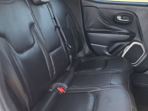 Used 2017 Jeep Renegade Limited FWD image 10