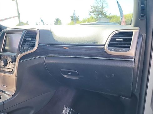 Used 2017 Jeep Grand Cherokee Overland AWD/4WD image 51