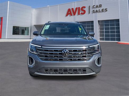 Used 2024 Volkswagen Atlas SE image 2