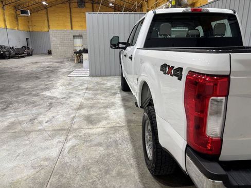Used 2017 Ford F250 XL w/ Power Equipment Group AWD/4WD image 9