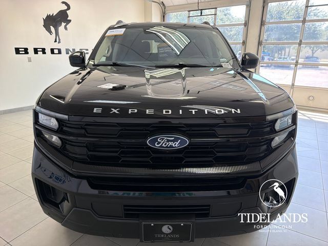 Certified 2025 Ford Expedition Active RWD image 3