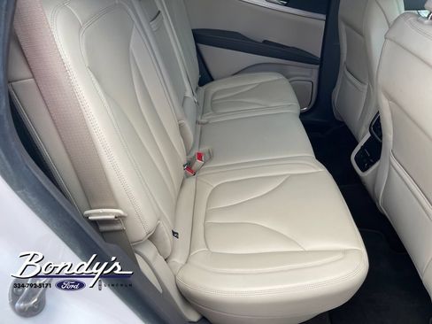 Used 2019 Lincoln Nautilus Premier AWD/4WD image 16