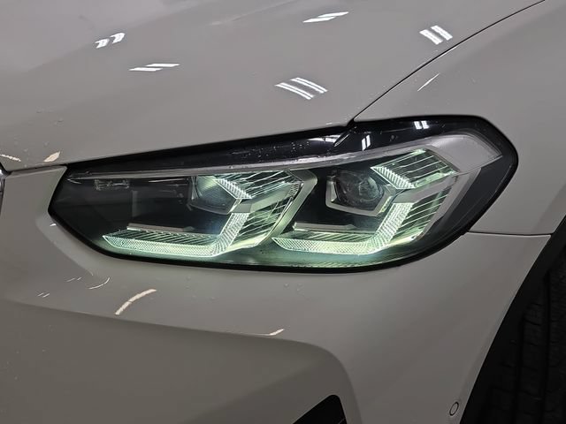 Used 2022 BMW X4 xDrive30i w/ Parking Assistance Package AWD/4WD image 29