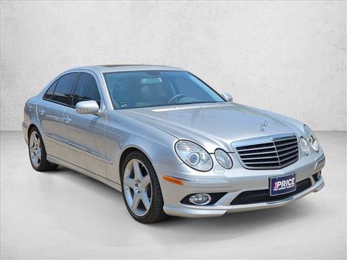 Used 2009 Mercedes-Benz E 350 Sedan image 3