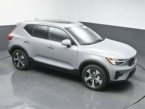 New 2025 Volvo XC40 B5 Core w/ Protection Package Premier image 39