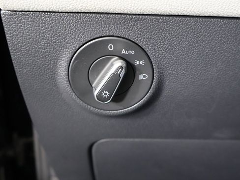 Used 2025 Volkswagen Taos S image 33