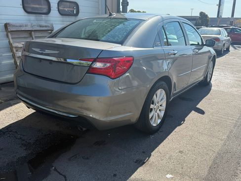 Used 2013 Chrysler 200 Limited image 3