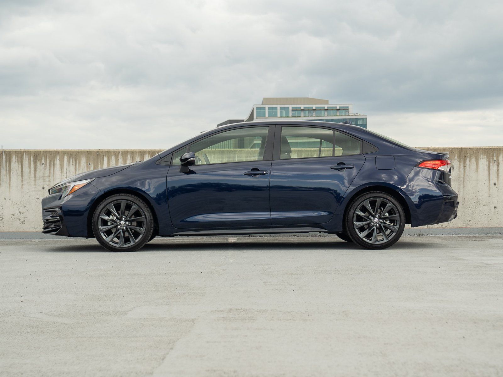 Used 2025 Toyota Corolla SE FWD image 3