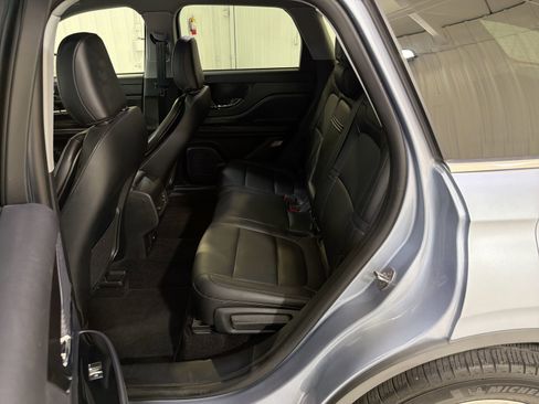 Used 2022 Lincoln Corsair FWD w/ Rear Removable Package Tray image 23