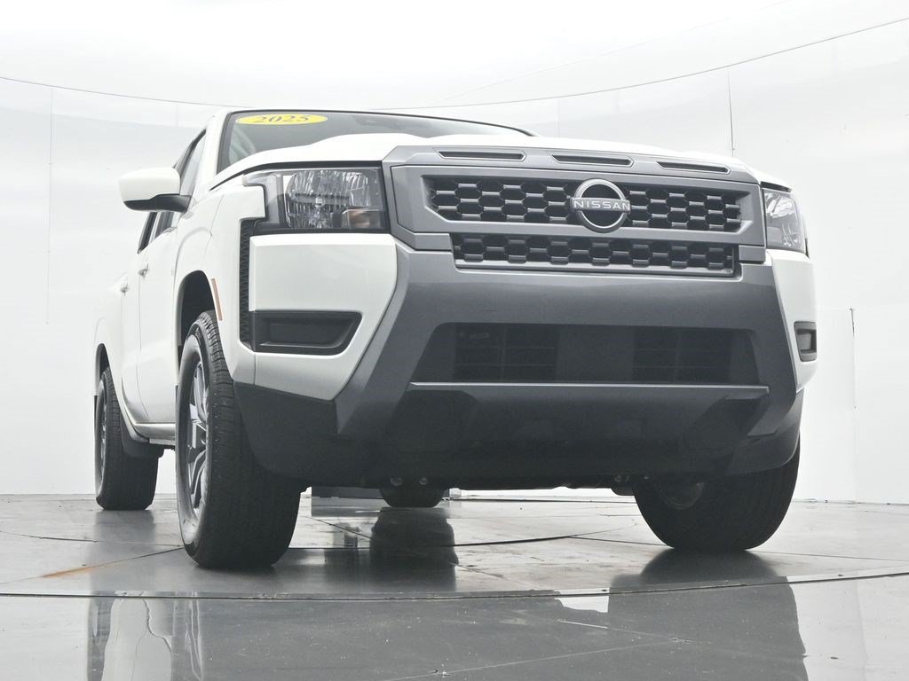 Used 2025 Nissan Frontier SV RWD image 40
