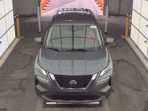 Used 2022 Nissan Rogue SV FWD image 2